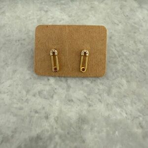 BRANDY MELVILLE SAFTEY PIN GOLD EARRINGS